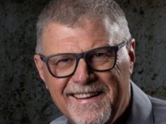 O romancista policial sul-africano Deon Meyer, best-sellers para obter adaptações para a TV de ambos os mundos, paradoxal (EXCLUSIVO)