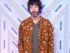 Simon Helberg no piloto de ‘The Big Bang Theory’ – ‘O público riu por um minuto e meio’ – e evitando gola alta desde o final: ‘Mas eu ainda escondo meu pescoço. É horrível lá’