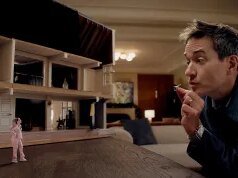 Trailer de “The Miniature Wife”: Elizabeth Banks tem de repente quinze centímetros de altura na comédia dramática do pavão