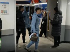 Lesão de Noni Madueke é a mais recente, já que o ala do Arsenal usa joelheira após amistoso com a Inglaterra