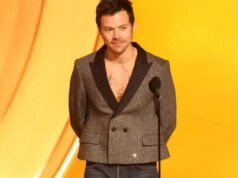 ‘Beijo o tempo todo’ de Harry Styles. Discoteca, ocasionalmente. Torna-se seu quarto álbum consecutivo a estrear em primeiro lugar nas paradas