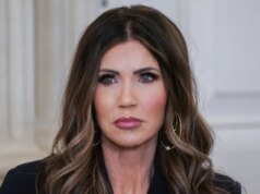 As controvérsias finalmente chegaram a Kristi Noem