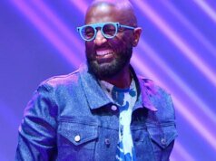 Rickey Smiley fecha acordo com Urban One para novo podcast de vídeo, extensão de 5 anos de seu programa matinal de rádio