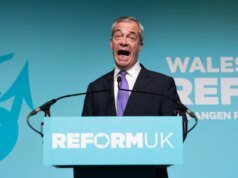 Nigel Farage afirma que o time da Premier League o convidou para assistir ao jogo