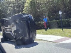 Tiger Woods encontrado com dois comprimidos no bolso após acidente de carro e prisão por dirigir alcoolizado