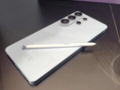 Galaxy S26 Ultra vs. iPhone 17 Pro Max: Qual carro-chefe de US$ 1.300 merece estar no seu bolso?