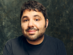 O comediante Raanan Hershberg assina com o IAG