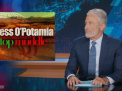 Jon Stewart condena ataque “arrogante” de mísseis EUA-Israel ao Irã: “Nossas bombas são agora mais inteligentes que nosso presidente”