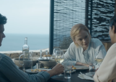 Clipe de ‘Satisfaction’: Emma Laird lidera o tenso triângulo amoroso na ilha grega no drama de Alex Burunova, com estreia no Reino Unido no Glasgow Film Fest