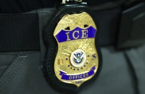 O ICE está pagando os salários de toda a força policial desta cidade