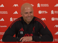 Arne Slot surpreso com a decisão na vitória do Manchester United sobre o Crystal Palace