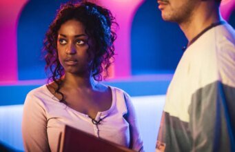 France Télévisions embarca no ‘Free Pass’ dos produtores de ‘Kissing Booth’ e no novo thriller de ficção científica de Mathieu Missoffe, que se transforma em uma série mais enxuta e de alto impacto
