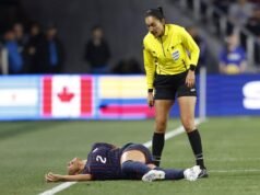 Trinity Rodman deixa a partida da SheBelieves Cup após falta dura