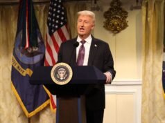 A abertura fria do ‘SNL’ dá uma guinada com o discurso de Donald Trump no Irã