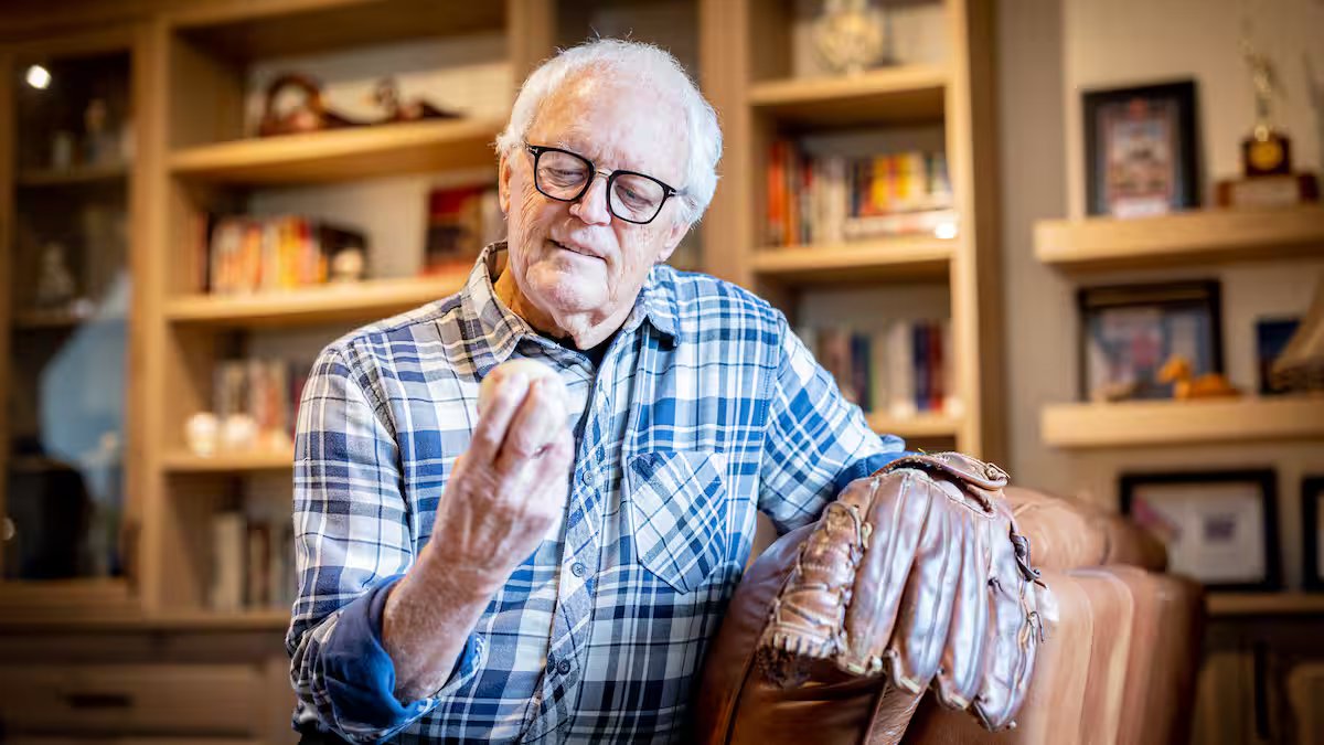 « Il nous a fait rire en masse le petit tabarnouche! »: Rodger Brulotte é um jogador de viagens redoutable se remémore Claude Raymond