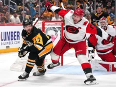 Furacões marcam 3 vezes no power play na vitória por 5 a 1 sobre os Penguins