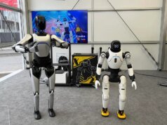 Dancing Robot fica muito divertido em um restaurante Hot Pot na Califórnia