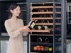 O novo refrigerador de vinho AI da Samsung manterá o controle sobre aquele Merlot vintage para você