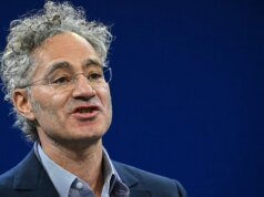 CEO da Palantir insiste que não apoia guerras de mudança de regime (mas apoia a guerra no Irã)