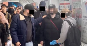 Centenas de presos em blitz policial contra ladrões que aterrorizavam passageiros do metrô e do trem de Londres