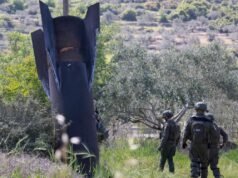 EUA devem enviar tropas aerotransportadas ao Oriente Médio enquanto Trump afirma que negociações com o Irã estão em andamento