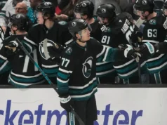Celebrini marca 4 pontos, Sherwood marca a vitória e os Sharks derrotam os Canadiens por 7-5