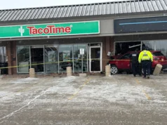 SUV bate em frente ao shopping Winnipeg