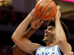 O número 1 Duke usa um primeiro tempo forte para vencer Clemson por 73-61 e retornar ao jogo do campeonato do Torneio ACC