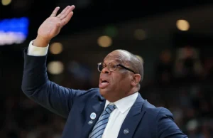 5 substitutos de treinador na Carolina do Norte após a demissão de Hubert Davis