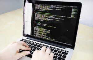 Um simples erro de codificação é expor chaves de API em milhares de sites