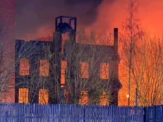 Grande incêndio destrói fábrica histórica da cidade