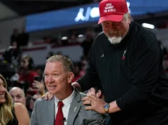 Jerrod Calhoun assume o cargo de técnico de basquete masculino de Cincinnati