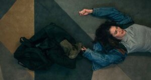 Revisão de ‘Drag’ SXSW: Venha para o pequeno roubo, fique para os inesperados assassinatos em série