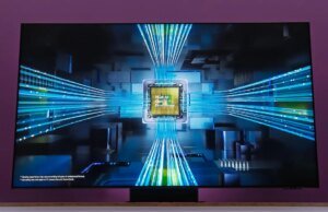 O Samsung S95F OLED é uma de nossas TVs com melhor classificação – e tem um desconto de US $ 800 na Amazon