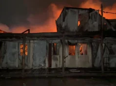 Afeganistão acusa Paquistão de matar centenas em ataque a hospital