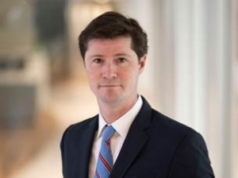 O apresentador do podcast ‘School Of War’ Aaron MacLean se junta à CBS News e à Free Press