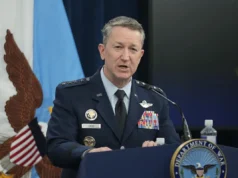 Líderes militares dos EUA traçam um cronograma dos ataques que mataram Khamenei, autoridades iranianas