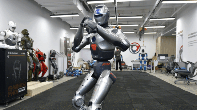 engineai-humanoid-robot-1.gif
