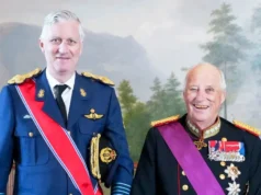 Rei Harald da Noruega, 89, senta-se em retratos de visita de Estado 4 semanas após a hospitalização