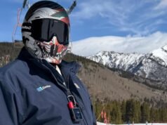 Este minúsculo dispositivo de satélite substituiu meu smartwatch enquanto me aventurava fora da rede