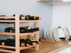 Você não precisa de uma adega refrigerada se mantiver suas garrafas fora desses 6 lugares