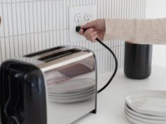 7 dispositivos que você nunca deve deixar conectados, de acordo com um engenheiro elétrico