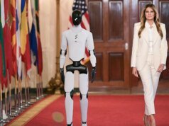 Melania Trump escoltada por um robô humanóide falante no White House Tech Summit