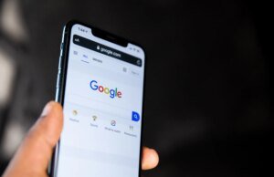 O Google expande o Search Live globalmente com IA de voz e câmera