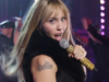 Por dentro da gravação do concerto de aniversário de ‘Hannah Montana’: Y2K Fashion, Confetti e Miley Cyrus Superfans