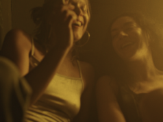 Crítica de Erupcja: Charli XCX está traçando seu caminho para o estrelato no cinema?