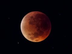 Lua cheia de março de 2026: veja o eclipse lunar da lua de sangue esta noite