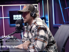 Ryan Gosling respondendo a opiniões impopulares de interlocutores de rádio é hilário