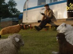 O trailer de Sheep Detectives mostra um rebanho de ovelhas vingando o assassinato de Hugh Jackman. Sim, realmente.