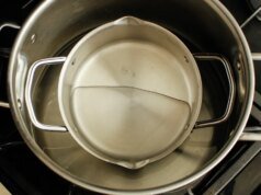 Tudo o que você precisa saber sobre como fazer água destilada em casa